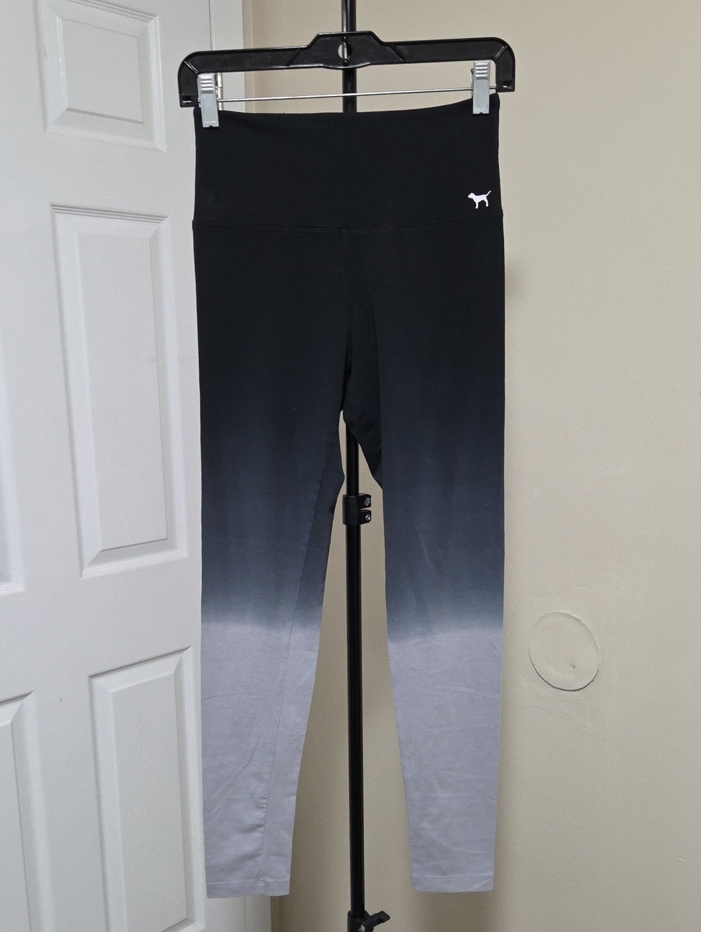 PINK Victoria's Secret Cotton Blend Black to Gray Ombre Leggings
